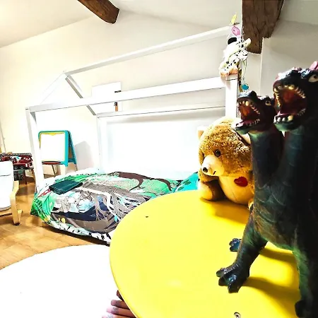 Le Nid Des Hirondelles Avec Borne De Recharge