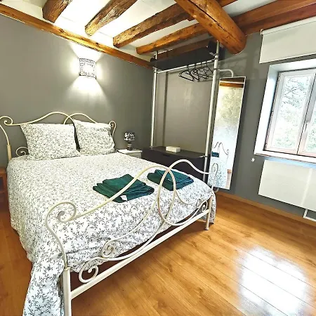 Le Nid Des Hirondelles Avec Borne De Recharge *